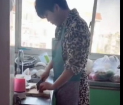 Hành động của những anh chồng 'đốn tim' hàng triệu chị em