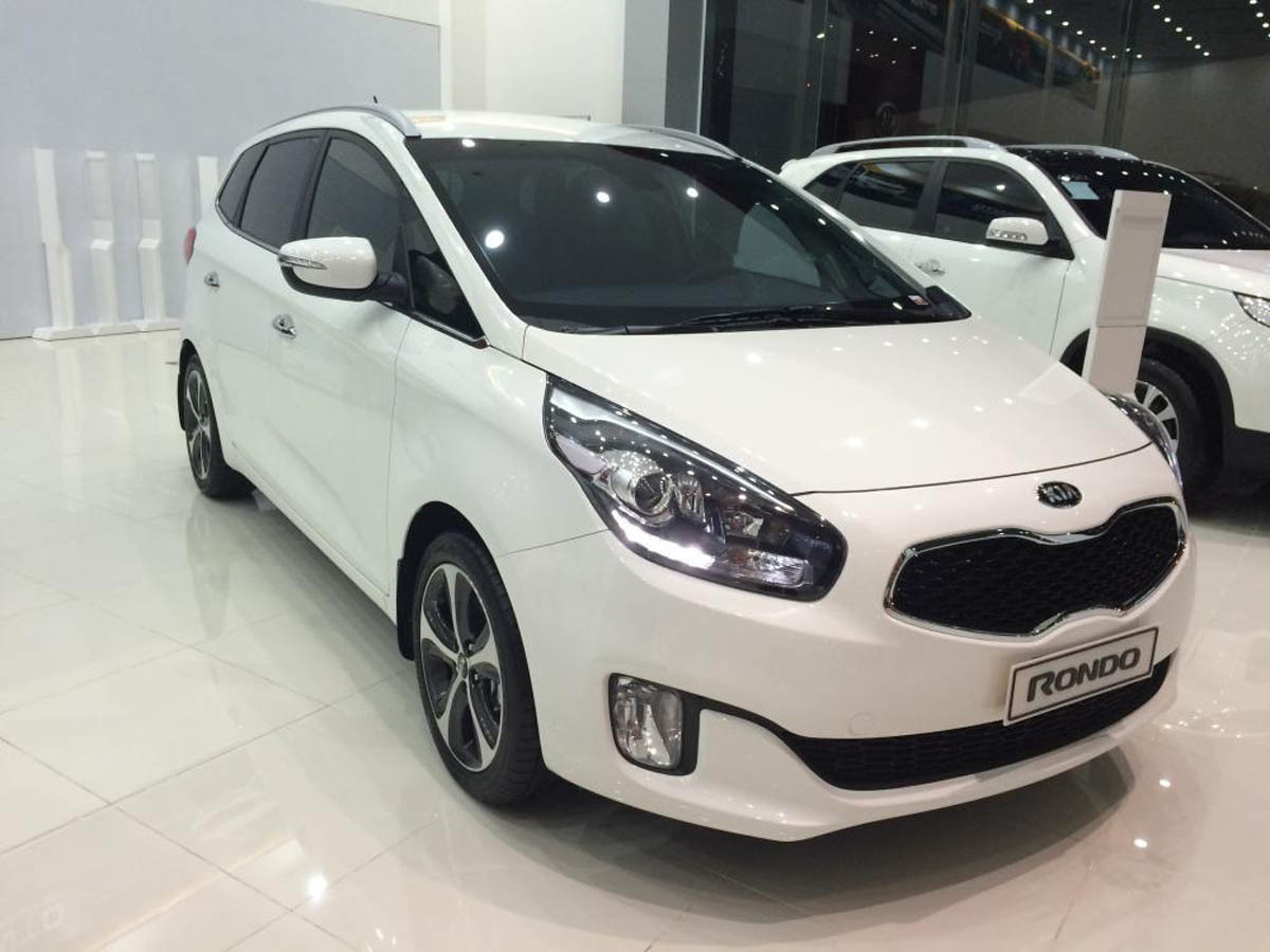 Kia 7 chỗ giảm 55 triệu, giành khách với Toyota Innova