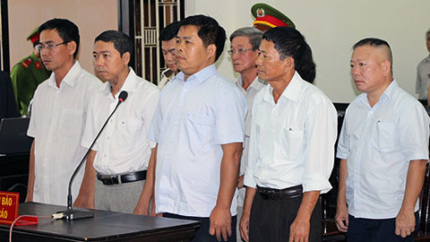 Nguyên Phó GĐ ngân hàng và đại gia cùng hầu toà