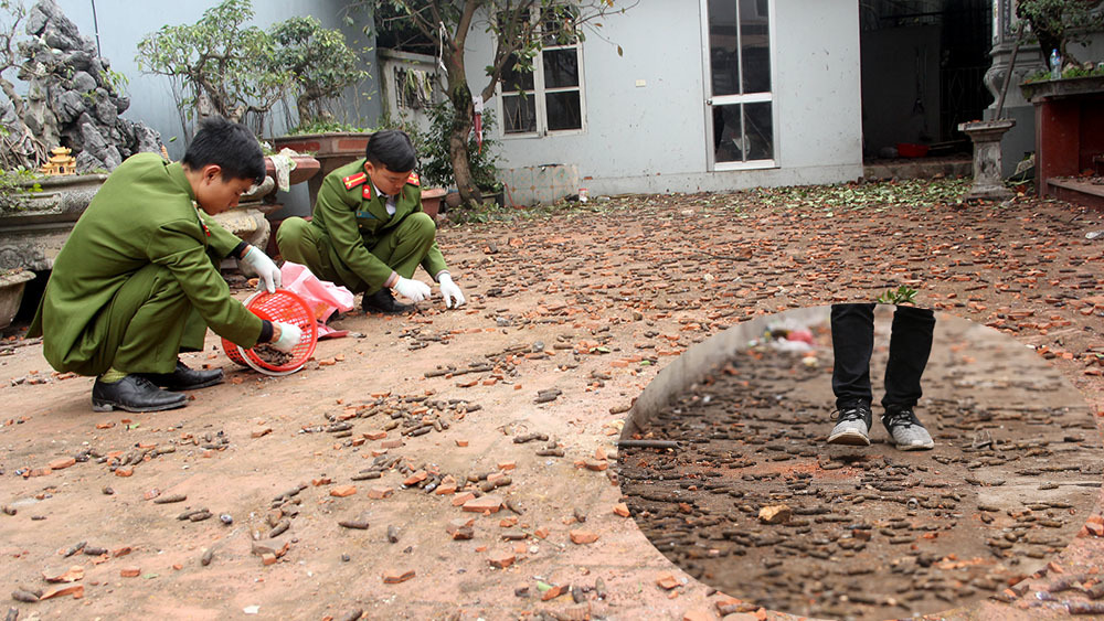 Nổ lớn ở Bắc Ninh: Đạn nhiều như thóc, gom cả ngày không hết