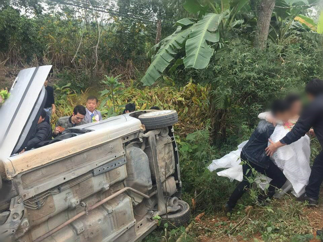 Cô dâu Nghệ An bị làm phiền sau sự cố xe hoa lao xuống vực