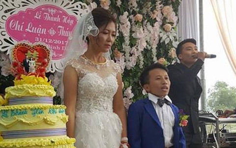 Đám cưới cổ tích của chú rể Thanh Hóa thấp hơn vợ nửa mét