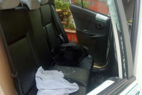 Tài xế Uber kề dao vào khách nữ để cướp tiền