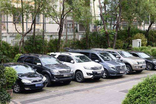 Cho thuê xe công: Đi ô tô biển xanh, tính tiền như taxi