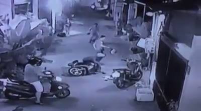 Dàn cảnh đánh người, cướp xe trên phố Sài Gòn