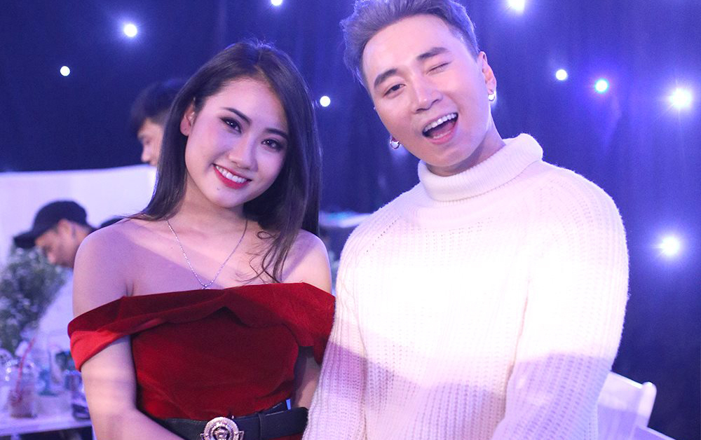 Karik ra về cùng bạn gái, khán giả nữ hụt hẫng, khóc ròng