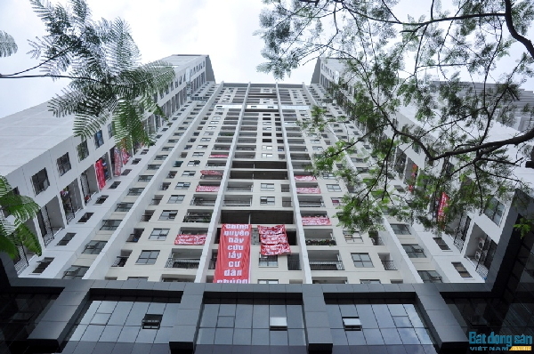 Tranh chấp chung cư: Ầm ĩ băng rôn và bình tĩnh đối thoại