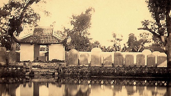 Phan Huy Ích và Phan Huy Chú có quan hệ với nhau như thế nào?