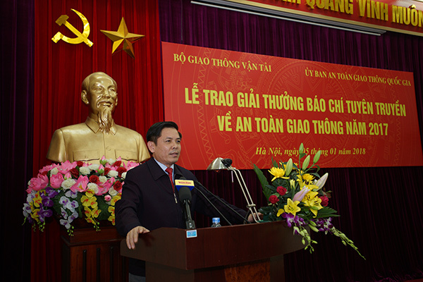 Trao giải thi viết về an toàn giao thông năm 2017