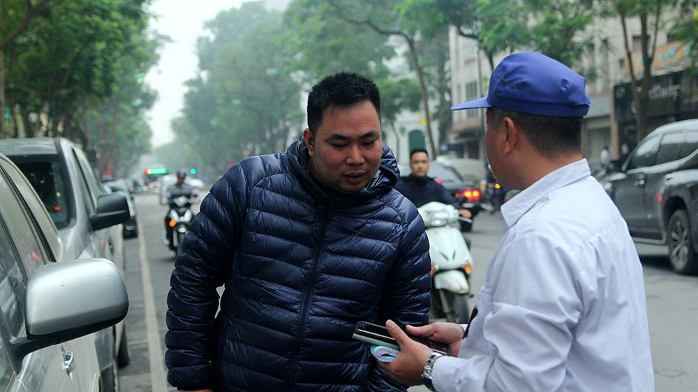 Hà Nội tăng giá giữ xe: Tài xế ngậm ngùi tính cất xế hộp