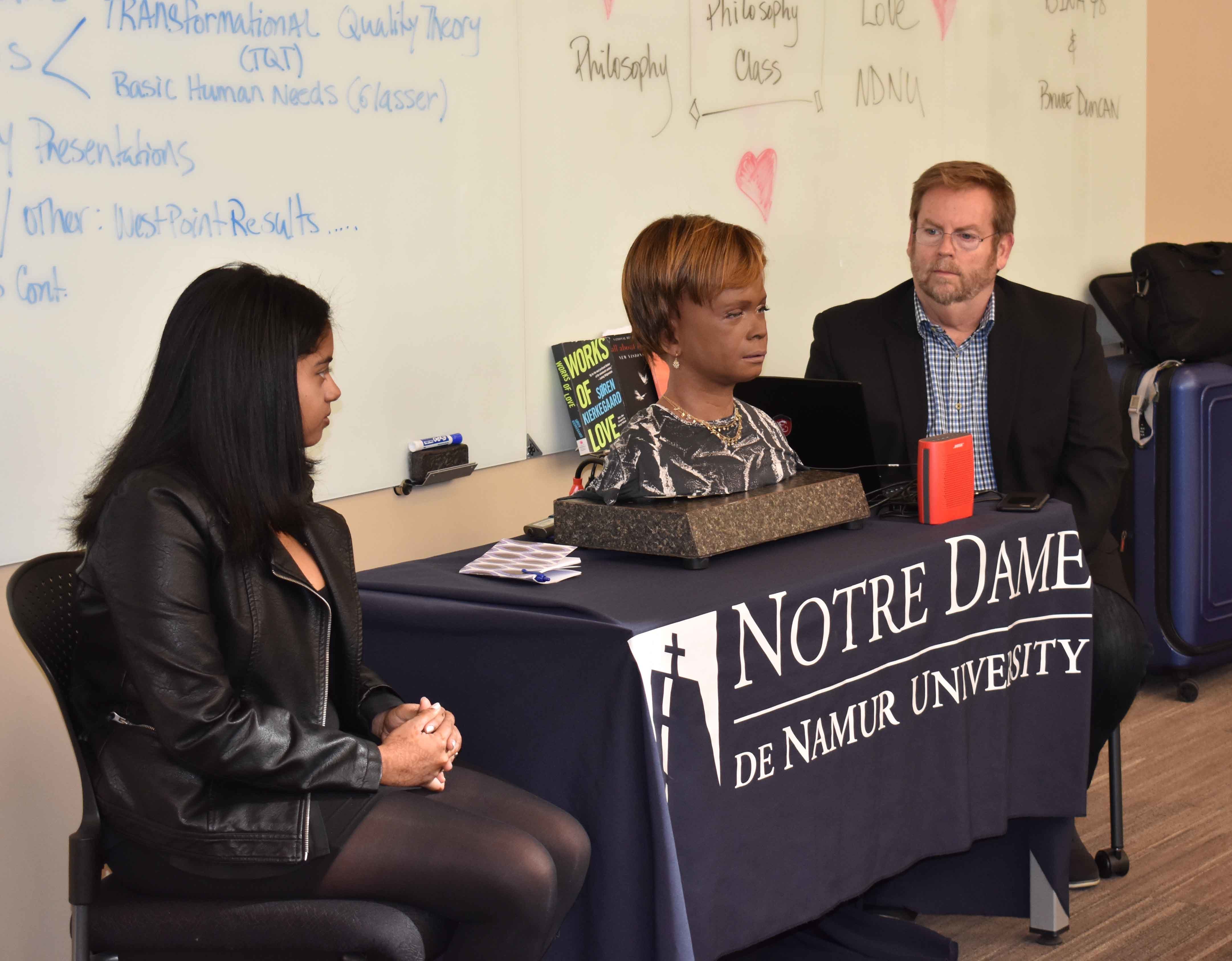 Robot đầu tiên trong lịch sử hoàn thành môn Triết học Tình yêu