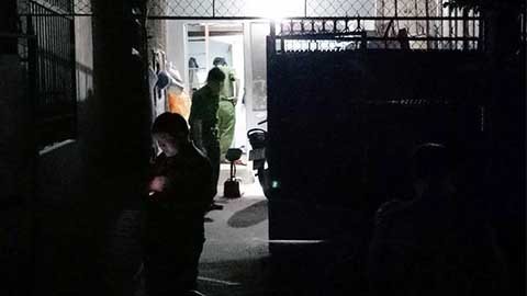 Xông vào nhà rút súng bắn gục đối thủ