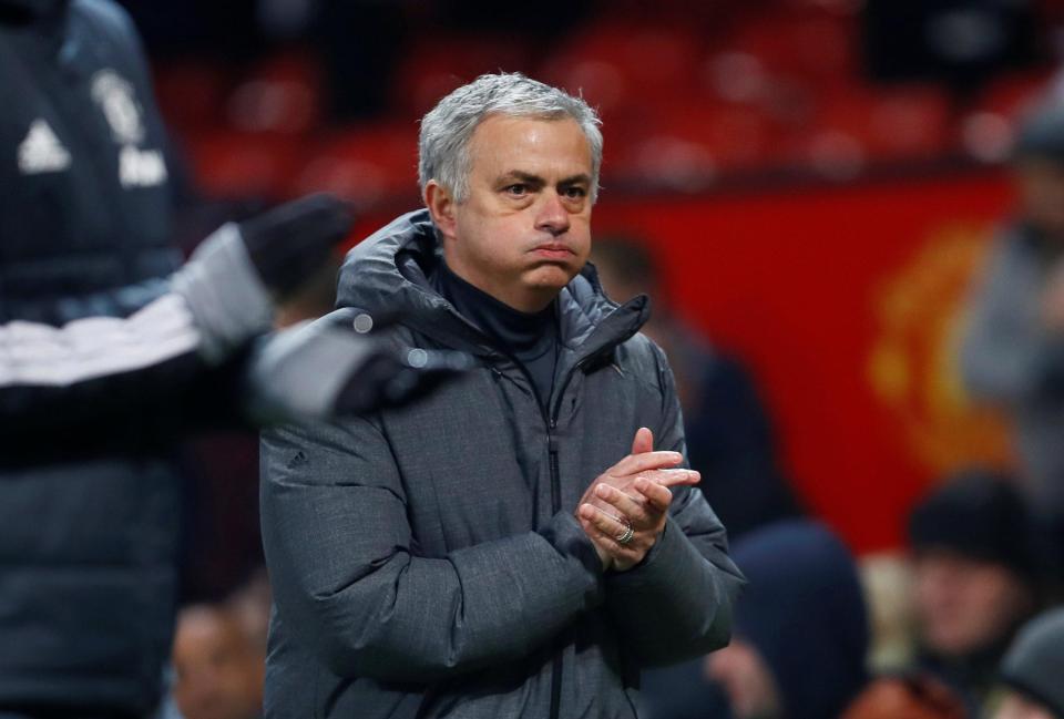 Mourinho tung đòn cực hiểm khiến sếp MU bấn loạn