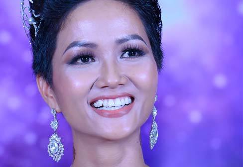 Tân Hoa hậu Hoàn vũ 2017 có trả lời