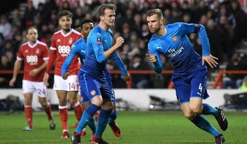 Nottingham 1-1 Arsenal: Mertesacker gỡ hòa