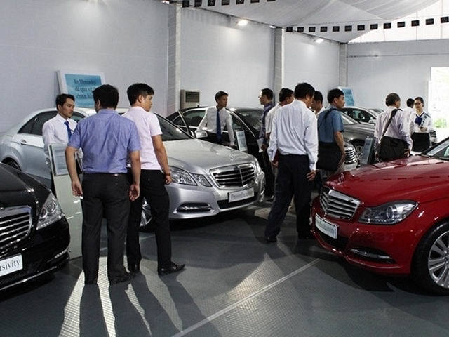 Kinh nghiệm mua sắm ô tô dịp cận Tết