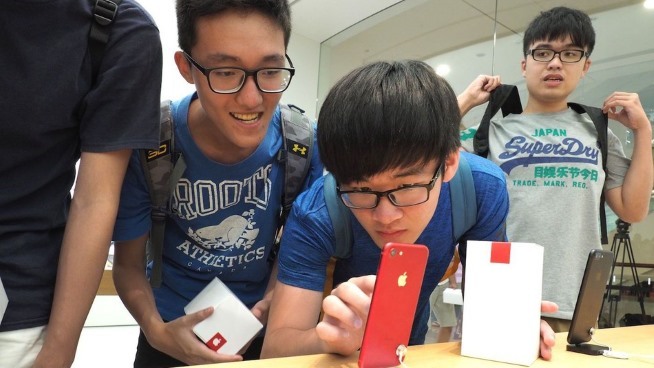 Apple bị yêu cầu hạn chế trẻ em dùng iPhone