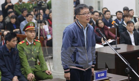 Bị cáo Trinh Xuân Thanh đứng nghe cáo trạng