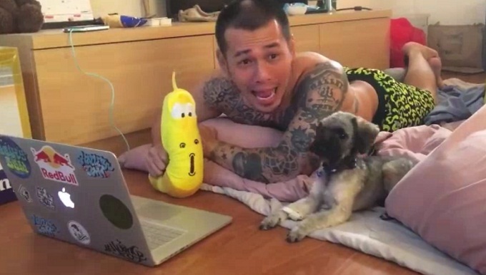 Clip chàng trai 'troll' chó khiến ai cũng phải phì cười