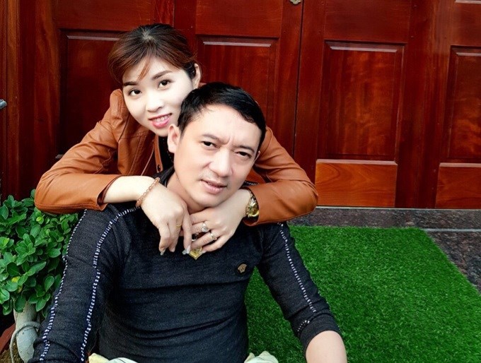 Mang thai quý tử, vợ Chiến Thắng được tặng quà 'khủng'
