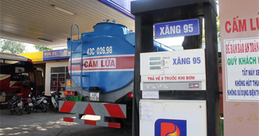 Xăng RON 95 tăng giá quá mạnh: Không thể buông mãi