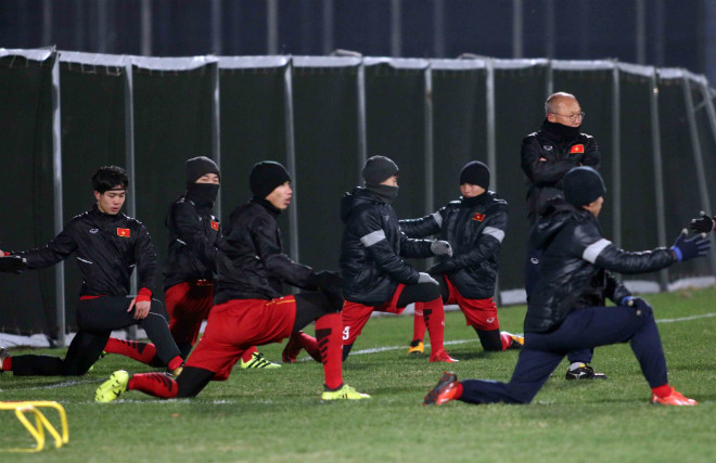 U23 Việt Nam đấu với... Trời: GĐKT Gede lo sợ 
