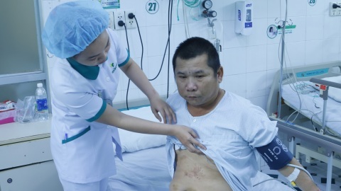 Người đàn ông bất ngờ ngồi dậy sau 20 phút tim ngừng đập