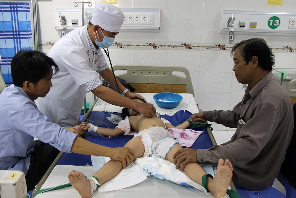 Lời khai của người cha pha thuốc sâu vào sữa cho 3 con uống