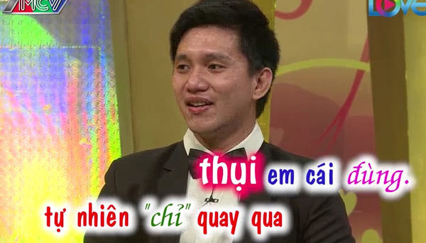 Hành động lạ trong đêm của người vợ xinh đẹp khiến chồng chết lặng