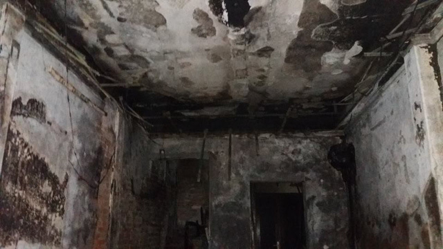 Hà Nội: Cháy nhà dữ dội, 4 mẹ con leo sân thượng kêu cứu