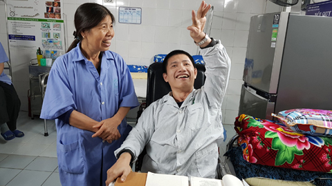 Kỳ diệu: Hồi phục sau 9 năm sống thực vật nhờ tình yêu