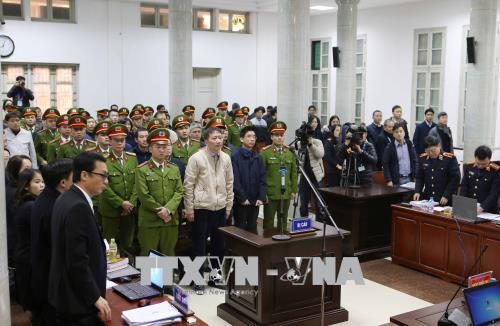 Hình ảnh ngày thứ 3 xét xử Trịnh Xuân Thanh và đồng phạm