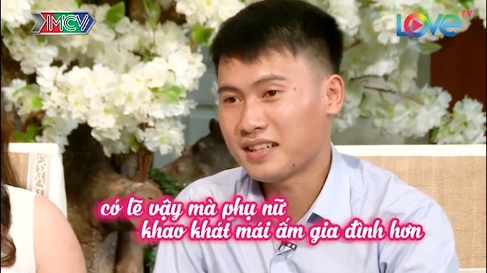 Học trò tán tỉnh cô giáo dạy tiếng Anh ngay trong quán bún cá