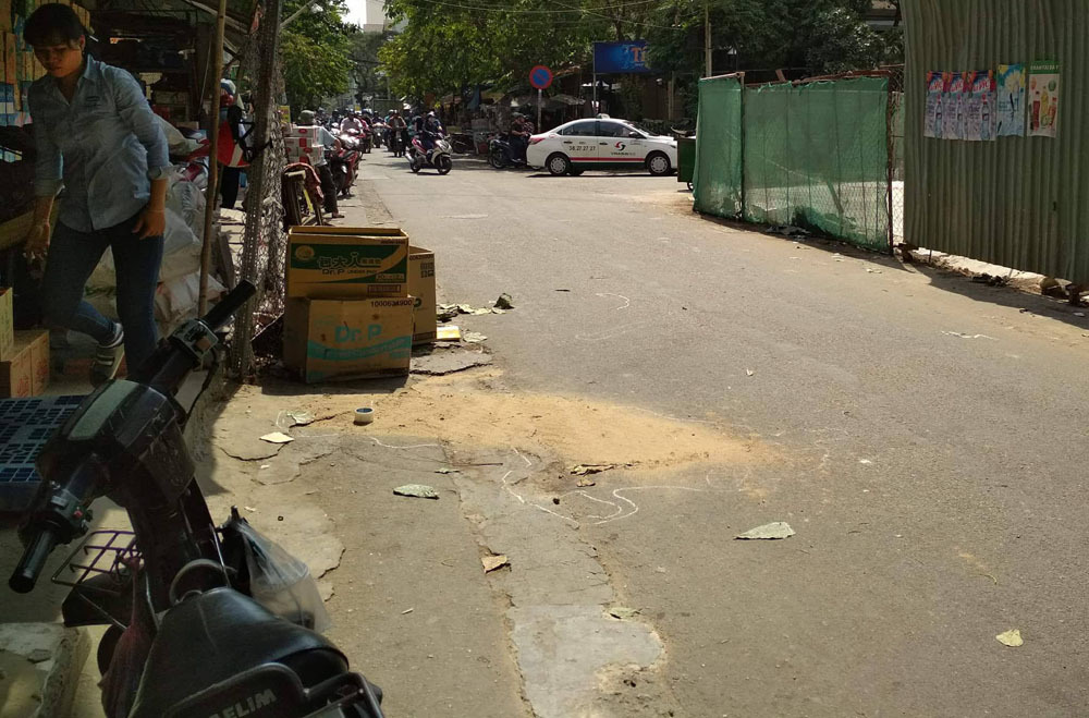 Nam thanh niên bị sắt công trình rơi trúng người, nguy kịch