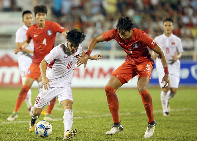 U23 Viêt Nam ra quân: Công Phượng dự bị, vì sao?