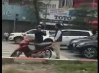 Xôn xao clip tài xế Mercedes tát người lớn tuổi sau va chạm giao thông