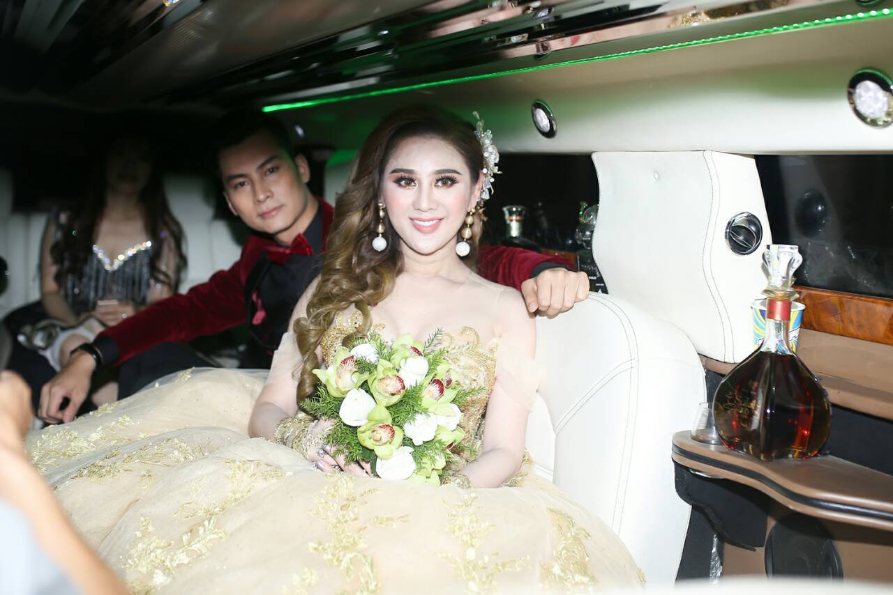 Trực tiếp: Ca sĩ chuyển giới Lâm Khánh Chi xinh như hoa trong đám cưới