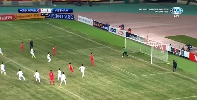 Xem Tiến Dũng khiến cầu thủ Hàn Quốc muối mặt vì đá Panenka