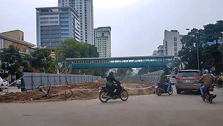 Xén dải phân cách, mở rộng đường Nguyễn Chí Thanh lên 10 làn xe