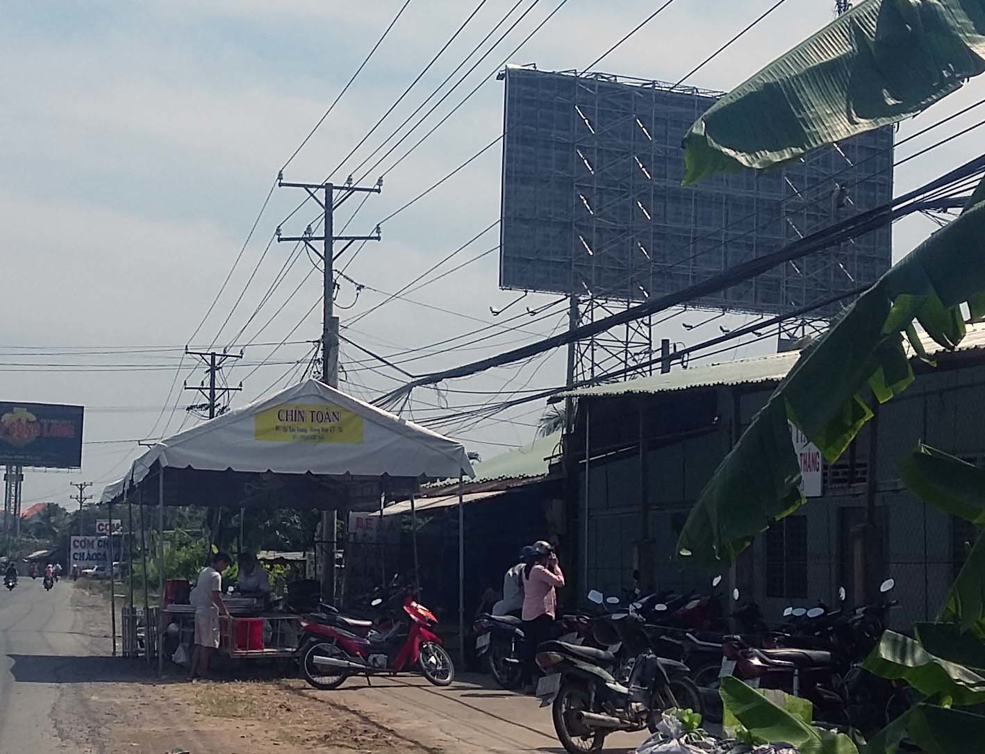 Bị bạn thân truy sát, chồng chết, vợ nguy kịch