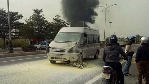 Ô tô húc chết người rồi bốc cháy nghi ngút