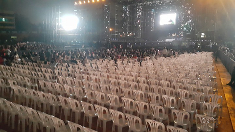 Festival 20 năm Làn sóng xanh: Vắng nghệ sĩ, khán giả đến kinh ngạc