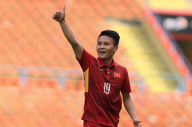 Quang Hải mở tỷ số