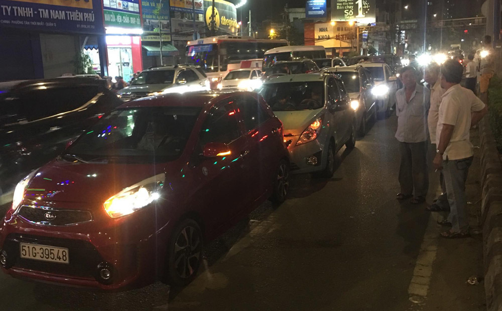 6 ô tô tông nhau liên hoàn trên phố Sài Gòn