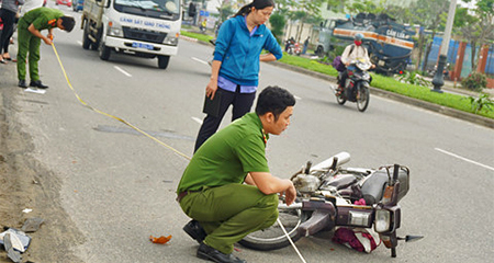 Chưa có bằng lái xe, gây tai nạn chết người phải chịu trách nhiệm hình sự