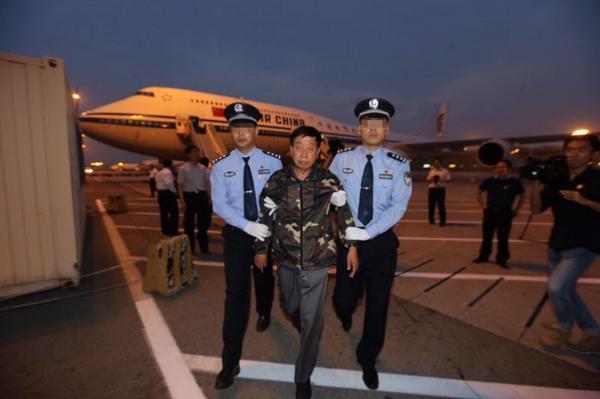 Quan tham Trung Quốc 'lũ lượt' về nước chịu án