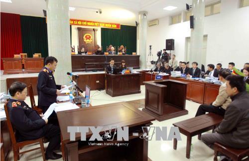 Xét xử ông Đinh La Thăng: Tranh luận về hợp đồng 33