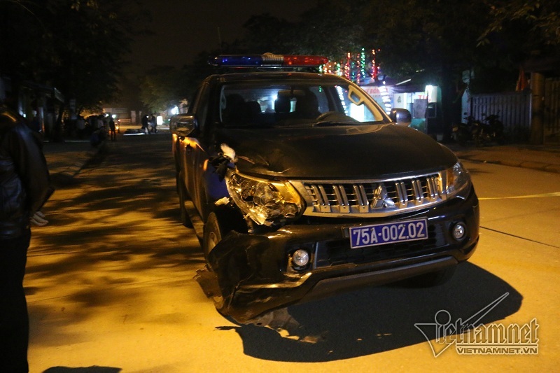 Xe biển xanh tông đôi nam nữ chấn thương nặng