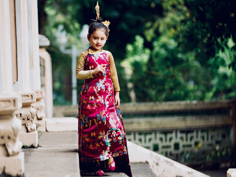 Siêu mẫu nhí Mona Bảo Tiên diện áo dài cực đáng yêu