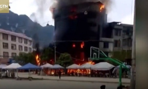 nhà bị thiêu rụi